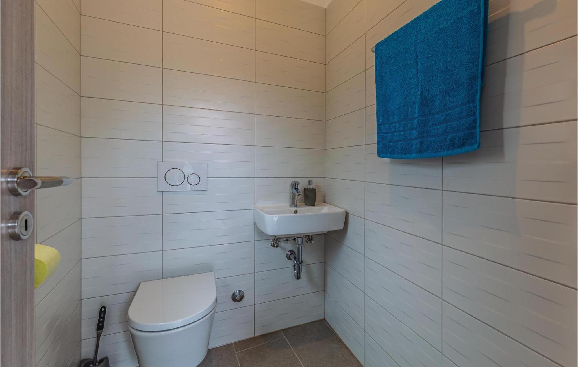 1 Bedroom Stunning Apartment In Pula Exteriör bild